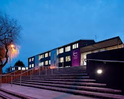 Basingstoke College of Technology front of building